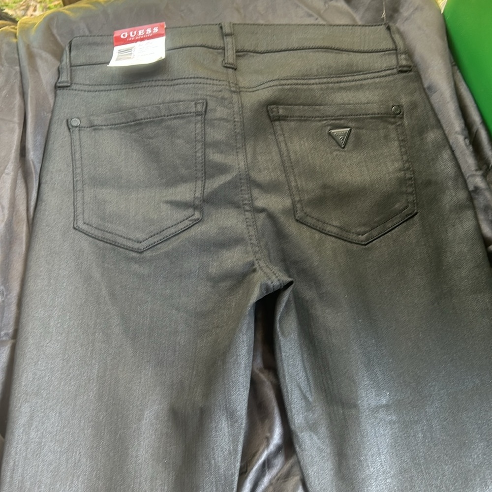 GUESS Women's Black skinny jeans sz26 nwts - Picture 2 of 2
